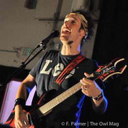 Axis of Awesome’s Lee Naimo at TwentyWonder 2011. Photo by F. Palmer of The Owl Mag.