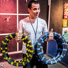 Tic-tac-toe with Steve-O at TwentyWonder 2012. Photo by Sir Clicks-A-Lot.